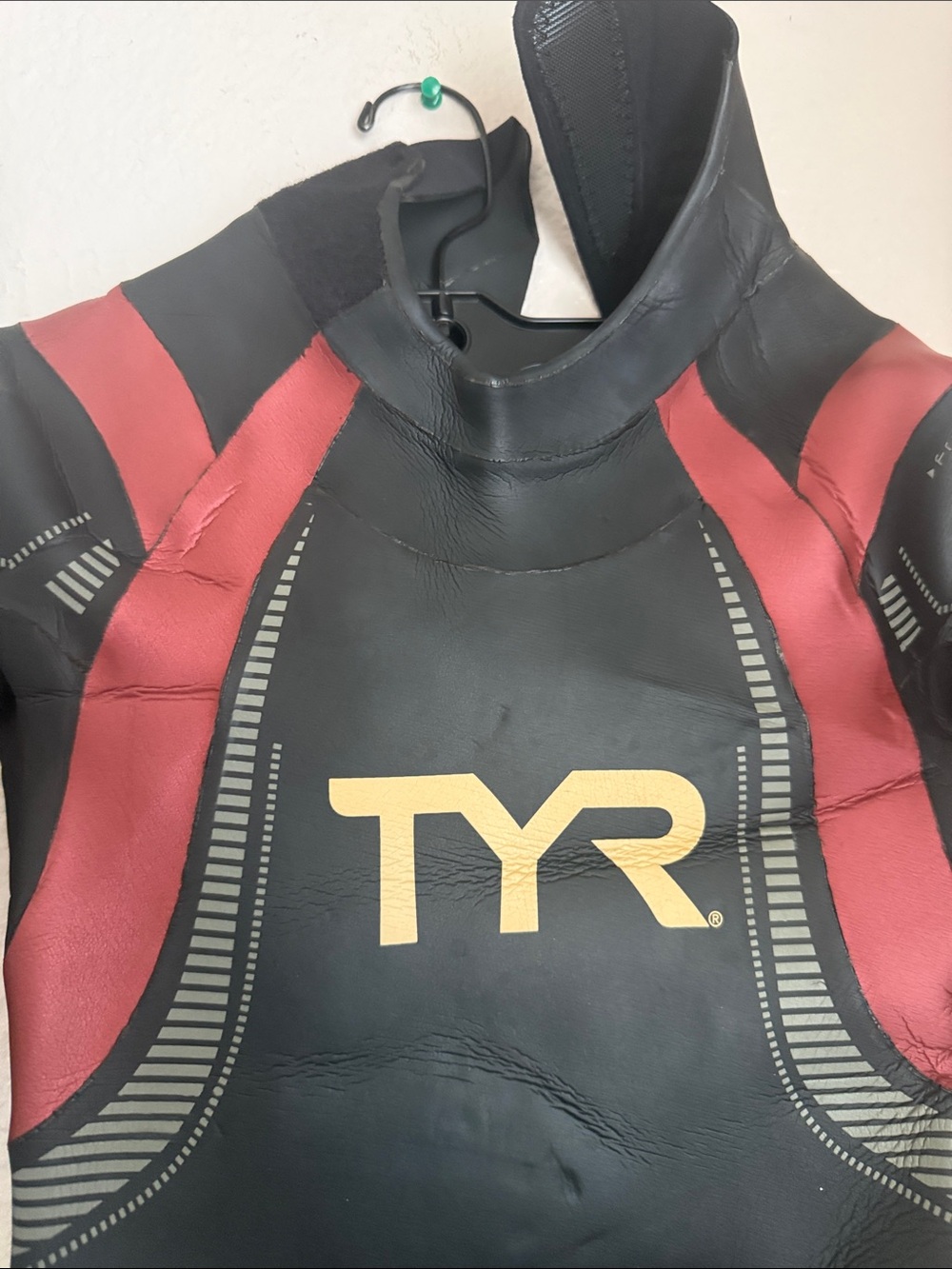 TYR Black Fullsleeve hurricane Wetsuit with Burgundy Panels Sz S back zip - Picture 5 of 14